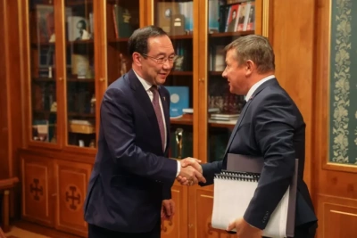 Айсен Николаев провёл рабочую встречу с главой Алданского района / ЯСИА   