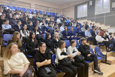 Сотрудники «Якутугля» провели урок по профориентации для гимназистов / ЯСИА   