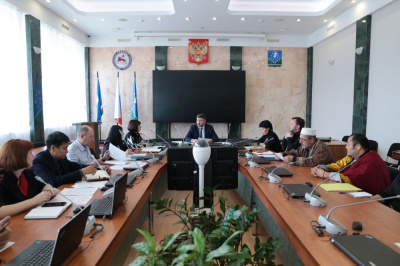 О религиозной ситуации в Мирнинском районе поговорили на заседании комиссии по делам религии /   Мирнинский Республика Саха (Якутия)