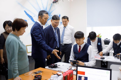 В школах села Намцы открыли центры по пилотированию дронами и анимационного творчества / ЯСИА   