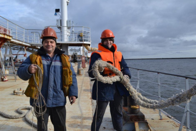 Флот «ЛОРП» выходит с морского участка на водную магистраль реки Лены / ЯСИА   