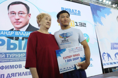 Бурятский борец Тумэн Бодиев выиграл миллион рублей на турнире в Якутске / Дьулустаан Сергеев Якутск Якутск Республика Саха (Якутия)