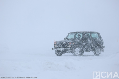 Россиянам напомнили о штрафах за езду на шинах не по сезону / ЯСИА   
