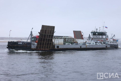 Перевозчики решили не поднимать тарифы для грузового транспорта на переправе Якутск – Нижний Бестях / Виктория Сергеева   