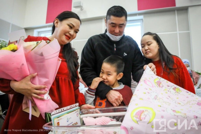 В Якутске торжественно выписали 12 малышей, родившихся в Дни матери и отца / Саина Титова Якутск Якутск Республика Саха (Якутия)