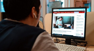 Интернет-СМИ обогнали телевидение по популярности среди россиян / ЯСИА   