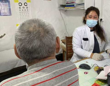 Мобильные доктора провели осмотр жителей отдаленного якутского села Себян-Кюёль / ЯСИА   