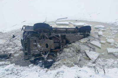 В Томпонском районе Якутии автомобиль провалился под лед. Погибли два человека / Саина Титова   