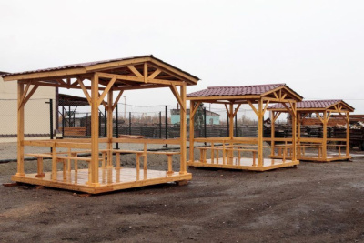 Осужденные исправительной колонии № 6 в Мохсоголлохе изготавливают срубы домов и беседки / Анна Лебединская   