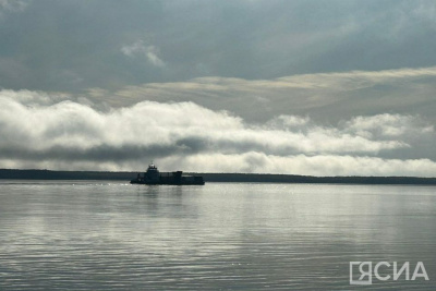 На переправе Нижний Бестях – Якутск на мель сел паром / Николай Борисов   