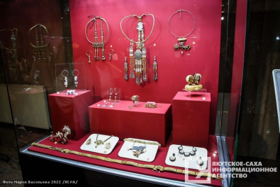 Глава Якутии поздравил с Днём работника ювелирной и алмазогранильной промышленности / ЯСИА   