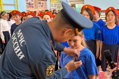 Пятиклассники Нижне-Бестяхской средней школы вступили в отряд юных спасателей МЧС / ЯСИА   