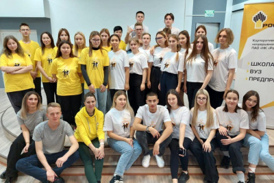 Сотрудники «Таас-Юрях Нефтегазодобычи» провели тренинг по профориентации для старшеклассников Ленска / ЯСИА   