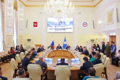 Кирилл Бычков принял участие в круглом столе с командованием Восточного военного округа / ЯСИА   