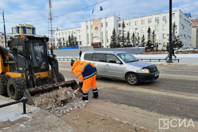 Спецтехника вышла на уборку снега на проспекте Ленина в Якутске / Анна Лебединская Якутск Якутск Республика Саха (Якутия)