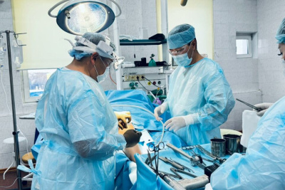 В Горном районе Якутии впервые провели операцию по эндопротезированию колена / Саина Титова   