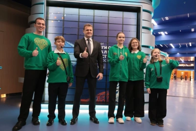 Алексей Чекунков посетил экспозицию «Дней регионов Дальнего Востока в Москве» / ЯСИА   