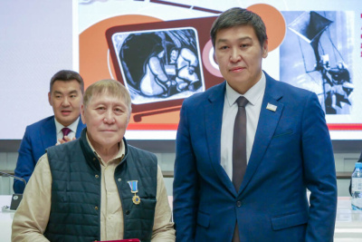 Награждены работники и ветераны отрасли связи в честь 95-летия якутского радио / Саина Титова   