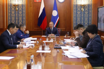 Глава Якутии провел заседание оперштаба по строительству / ЯСИА   