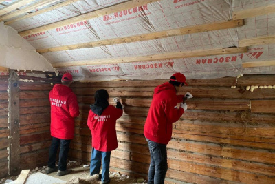 В Якутии добровольцы помогли семье со строительством дома / ЯСИА   Республика Саха (Якутия)