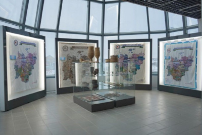 В Намском районе открылась выставка вышитых карт Якутии / ЯСИА   