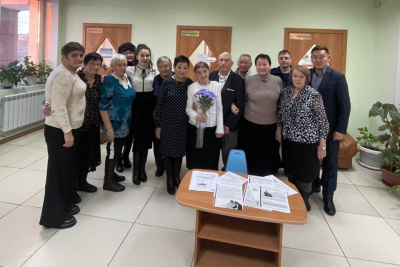 Семью, отметившую бриллиантовую свадьбу, поздравили в Томпонском районе / ЯСИА   