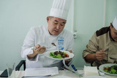 В Якутске состоялся конкурс мастерства среди поваров, официантов и барменов / ЯСИА Якутск Якутск Республика Саха (Якутия)