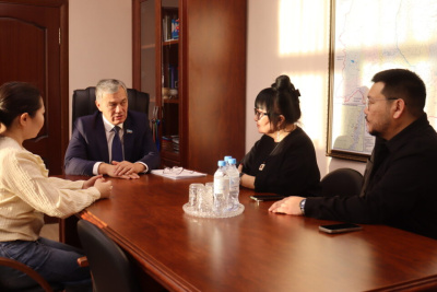 Афанасий Владимиров встретился с лауреатами премии «Гордость нации» / Дьулустаан Сергеев   