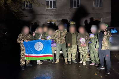 Делегация Чурапчинского улуса передала автомобиль медицинской роте в зоне СВО / ЯСИА   