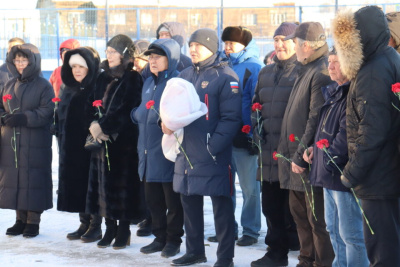 В преддверии турнира Дмитрия Коркина в Якутске возложили цветы к его памятнику / Дьулустаан Сергеев Якутск Якутск Республика Саха (Якутия)