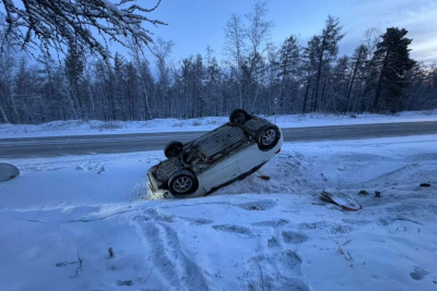 От наезда на ограждение до опрокидывания: в Якутске за сутки произошло пять ДТП / ЯСИА Якутск Якутск Республика Саха (Якутия)