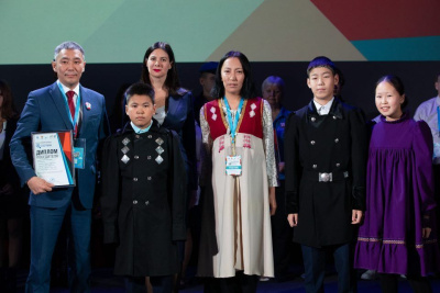 Школьников и педагогов из Якутии наградили на всероссийском съезде «Школьный Музей Победы» / ЯСИА   