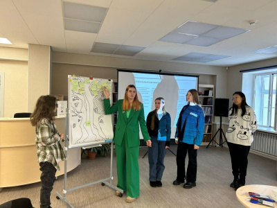 В центральной городской библиотеке началась бизнес-школа для школьников, студентов и наставников /    