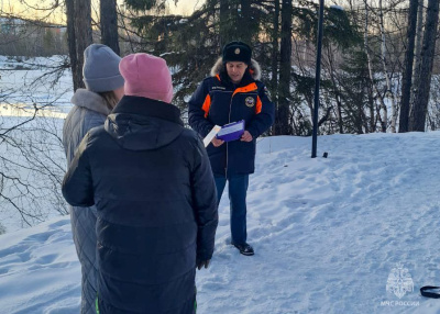 О правилах безопасности в период ледообразования напомнили инспекторы ГИМС / ЯСИА   