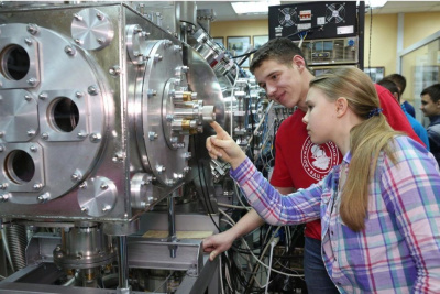 Учащиеся старших классов из Якутии могут пройти обучение в зимней школе юного физика «Архимед» / ЯСИА   