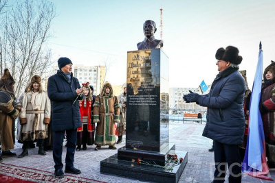 В Якутске торжественно открыли Казанский сквер и памятник татарскому поэту Мусе Джалилю / Виктория Сергеева Якутск Якутск Республика Саха (Якутия)