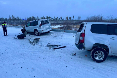 ДТП с выездом на встречную полосу произошло в Вилюйском районе / ЯСИА   