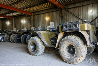 Якутия передала снегоболотоходы и гуманитарные грузы участникам СВО / ЯСИА   