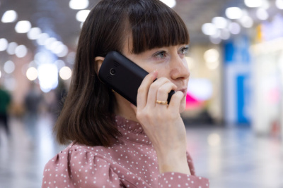 Эксперт объяснил, как распознать мошенников под видом курьеров / ЯСИА   