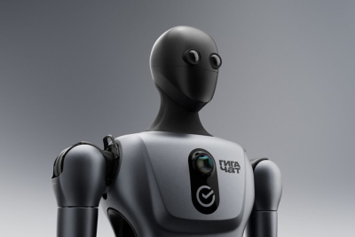 AI Journey 2025: Сбер представил первого ИИ-робота собственной разработки / ЯСИА   