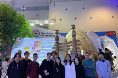 Якутские школьники посетили выставку «Россия» в Москве / ЯСИА   