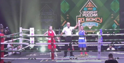 Якутянка Людмила Семёнова уступила в поединке чемпионата России по боксу заслуженному мастеру спорта / Дьулустаан Сергеев   