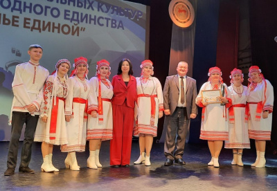 День народного единства в Айхале отметили праздничным концертом и фестивалем «В семье единой» /    