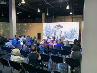 В Якутске открыта новогодняя выставка «Ёлка, шарики, мороз» / ЯСИА   