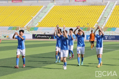 Якутским футболистам вручат бронзовые медали Юношеской футбольной лиги России / Дьулустаан Сергеев   