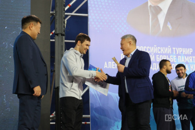 Виктор Рассадин выиграл миллион рублей на турнире Александра Крылова / Дьулустаан Сергеев   