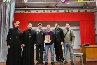 Творческая группа Мирнинского театра выступает в зоне СВО / ЯСИА  Мирнинский Республика Саха (Якутия)