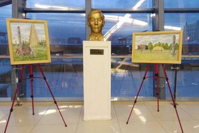 В аэропорту Якутска открыли выставку о жизни и творчестве Платона Ойунского / ЯСИА Якутск Якутск Республика Саха (Якутия)