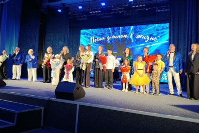 «Песня длиною в жизнь»: народный ансамбль «ЖДЯ» дал концерт в Алдане / ЯСИА   