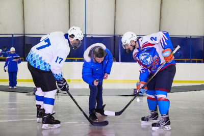 На Чаяндинском месторождении «Газпром добыча Ноябрьск» построили ледовую арену / ЯСИА   